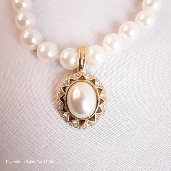 Roman Faux Pearl Necklace With Removable Oval Cabochon Clear Rhinestone Pendant - Picture 3 of 10